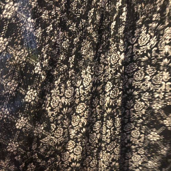 Small black and white paisley Shirley - Picture 2 of 3